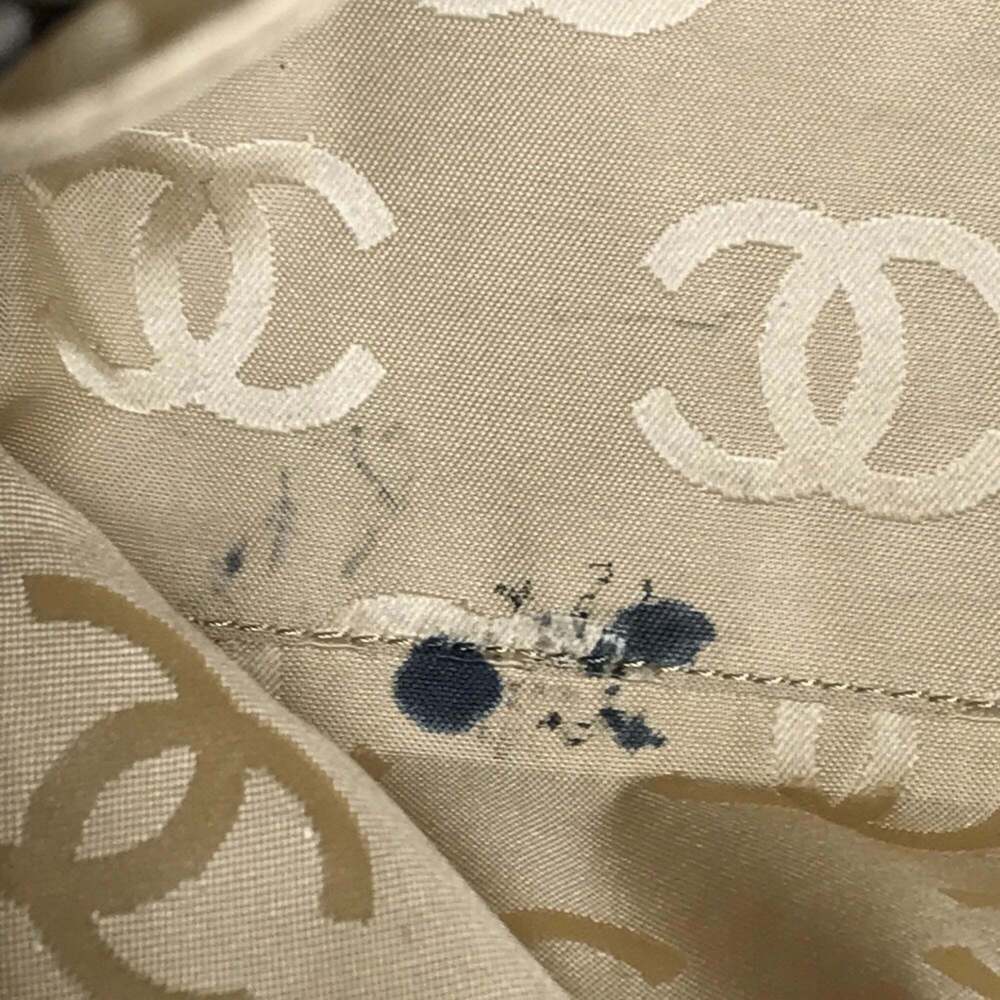 CHANEL Cream Leather Logo Tote Bag - Picture 14 of 16